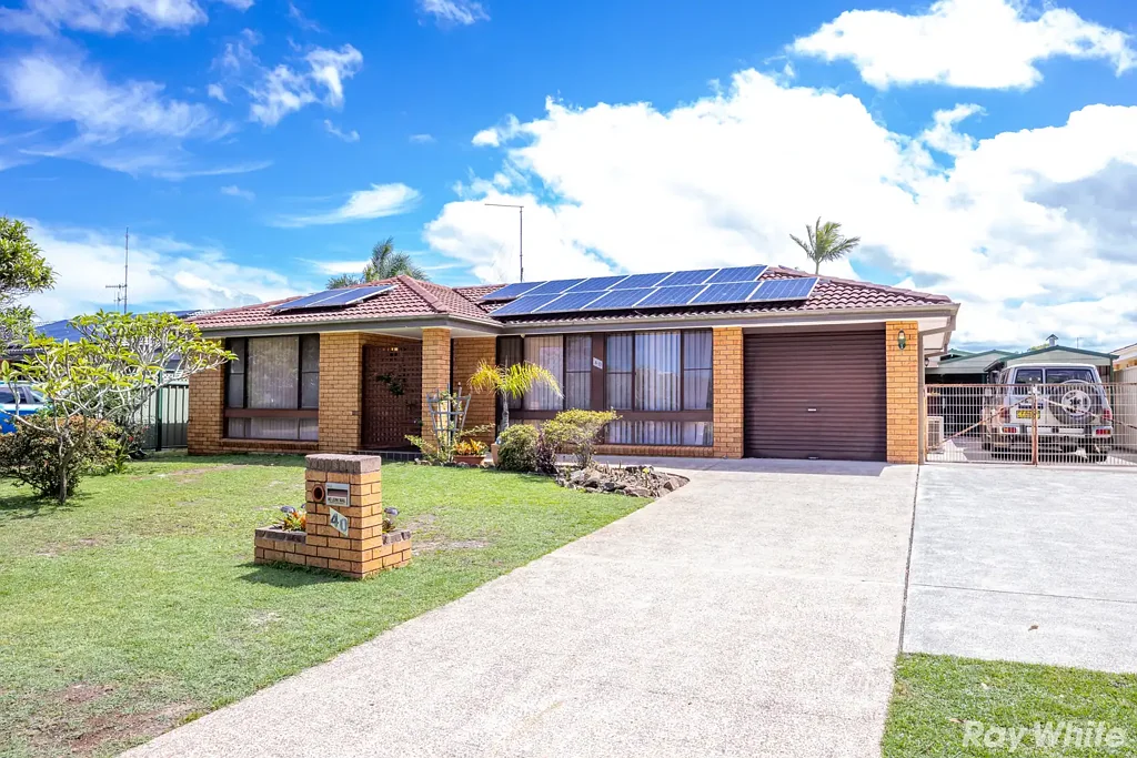 Tuncurry 3房  Welcome to 40 Mayers Drive, Tuncurry - Original Coastal Charm with Modern Potential