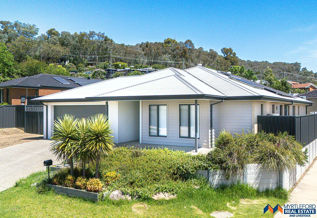 Myrtleford 4Kwarto Stunning Family Home on Spacious Corner Allotment