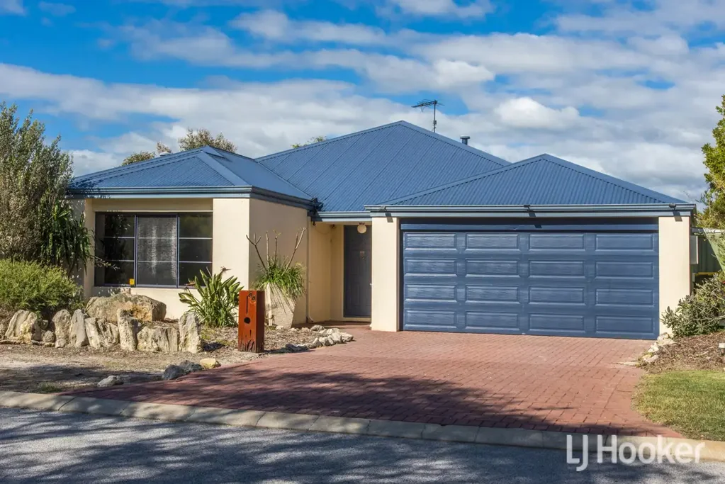 Ravenswood 4房  Modern Family Comfort with Room for Everyone plus Park and Playground across the