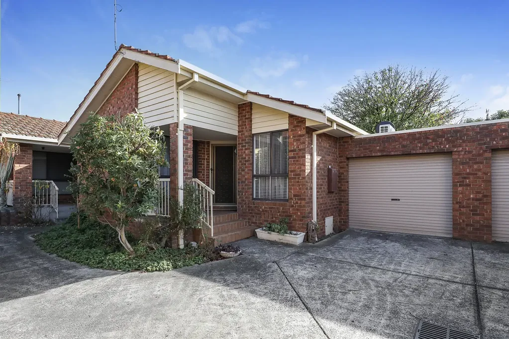 Pascoe Vale 2房 砖砌别墅美学 极简生活空间 不锈钢电器齐全 明亮卧室共浴 现代舒适设施 私人庭院娱乐 次级门禁安全 近邻村咖啡馆 Classic Charm & Quality