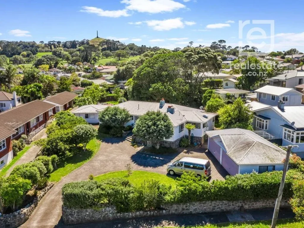Onehunga 4ਬੈੱਡਰੂਮ 1900m2 + RC for 12 Lot Development