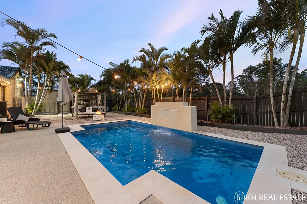 Bray Park 4ਬੈੱਡਰੂਮ YOU COULD BE ENTERTAINING POOLSIDE THIS CHRISTMAS!