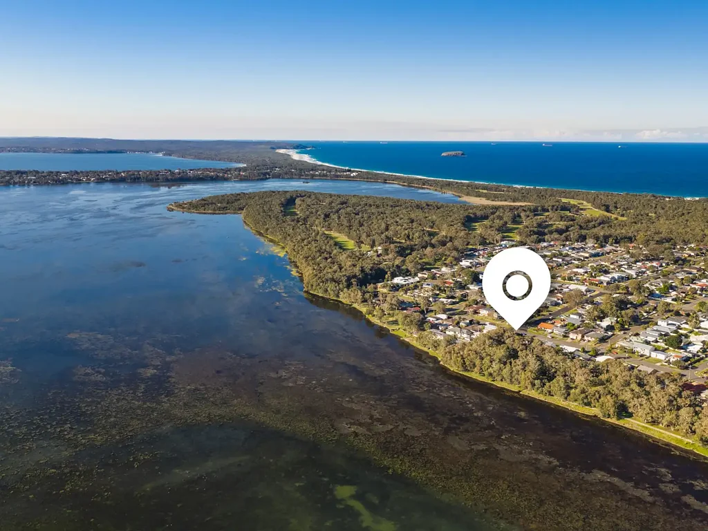 Toukley 4房  Renovate or Start Fresh - Waterfront Reserve!