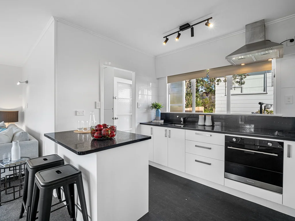 2/6 Tallington Crescent, Torbay, North Shore City, Auckland
