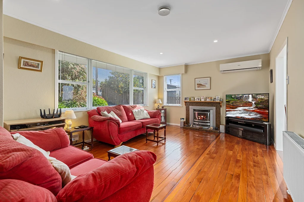 Greerton 3ਬੈੱਡਰੂਮ Act fast! Renovated, radiant and ready!