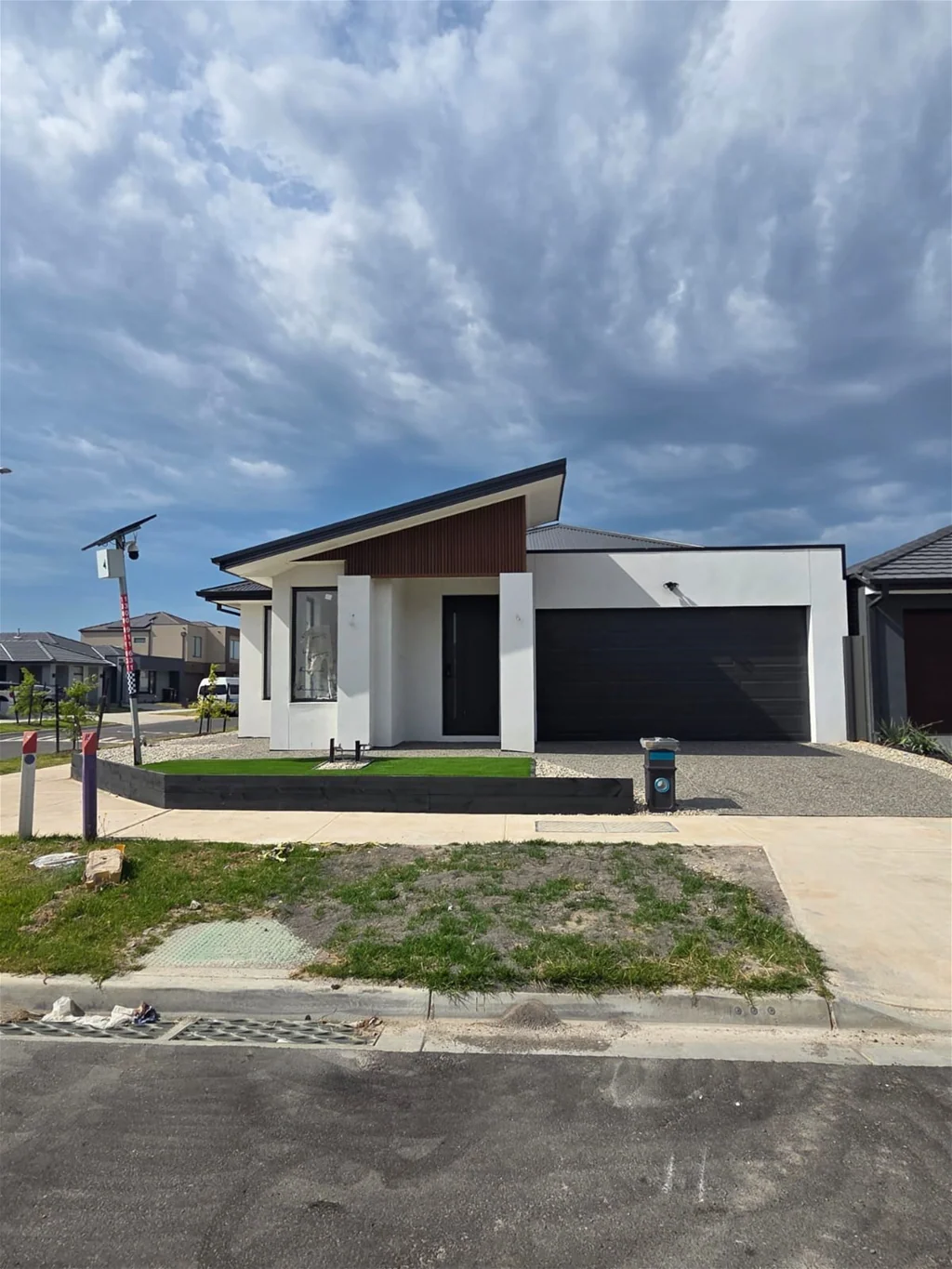 Berwick 4Zimmer Stunning Family Home for Sale in Berwick - Perfect Blend of Modern Comfort and Suburban Charm!