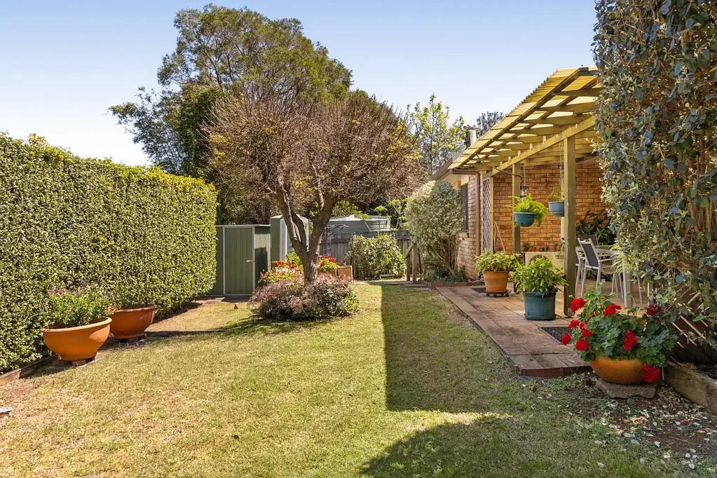 Mount Lofty 3房 Mount Lofty优越地址，近享一切便利 A Premier Mount Lofty Address, Close to Everything
