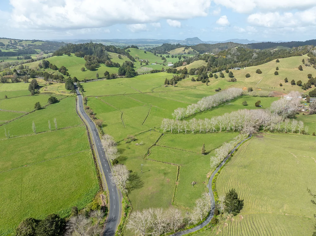 Hukerenui and Surrounds No covenants. Full freedom
