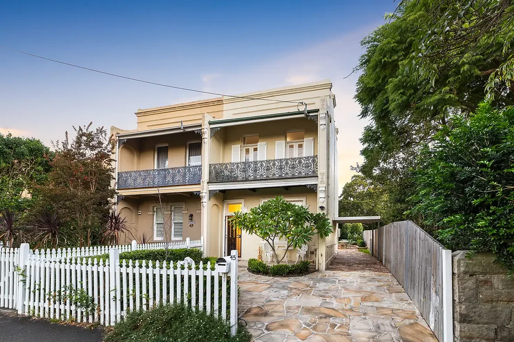 Hunters Hill 3房 半岛珍稀血统 1890年历史联排 宽敞朝北地块 现代升级 Miele家电 私人花园 泳道泳池潜力 周边便利生活 Timeless terrace living - "Watford" c.1890