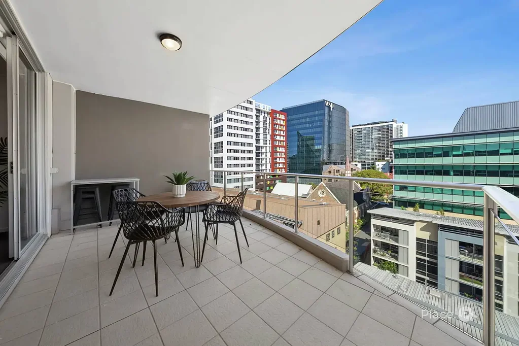 Fortitude Valley 2房 顶层公寓 360度都市景观 私密安静 高端设施 邻近Emporium precinct 市中心生活 Blue-Chip Top Floor Living Within The Iconic Emporium Precinct