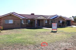 26 Booth Street, Coolamon