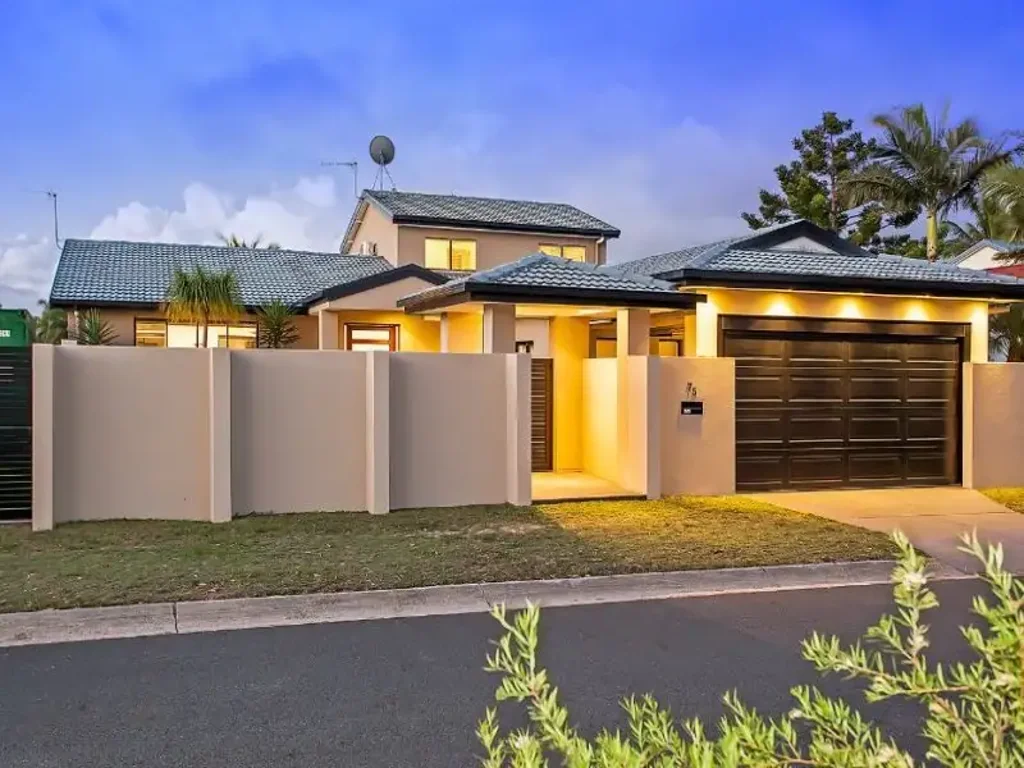 Broadbeach Waters 4कमरा Waterfront Sanctuary in the Heart of Broadbeach Waters