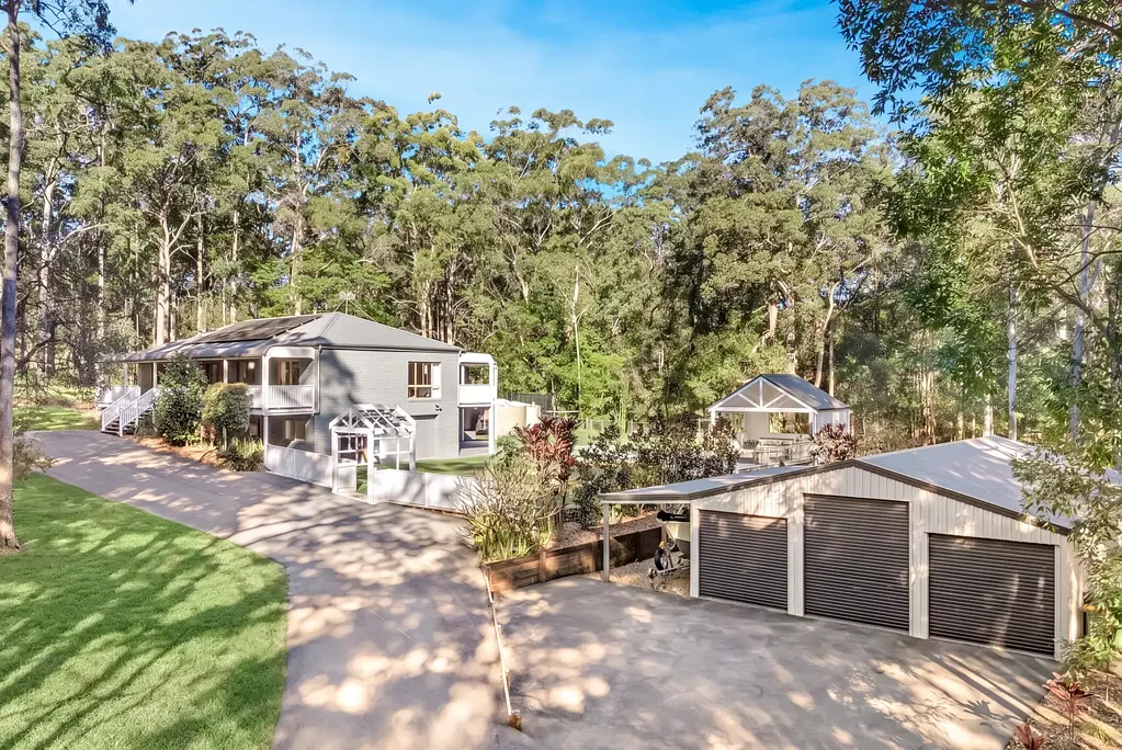 Tinbeerwah 5Moenga SPACIOUS FAMILY HOME WITH DUAL LIVING, POOL, SHED & PADDOCK