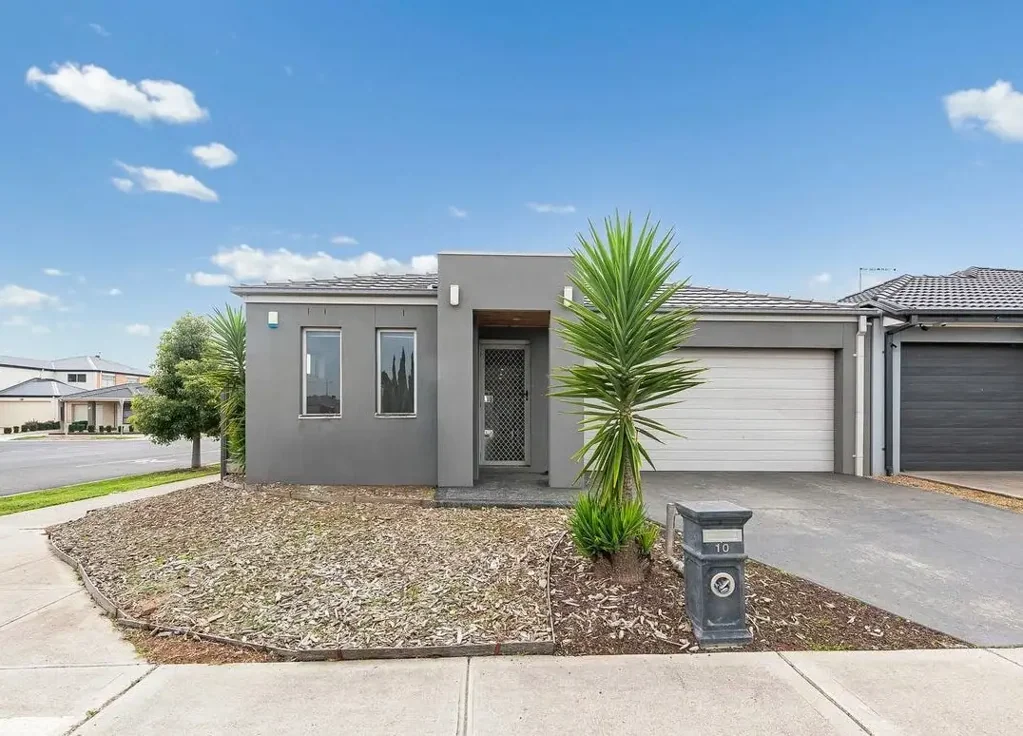 Spacious Family Home in Heartland Estate, Tarneit