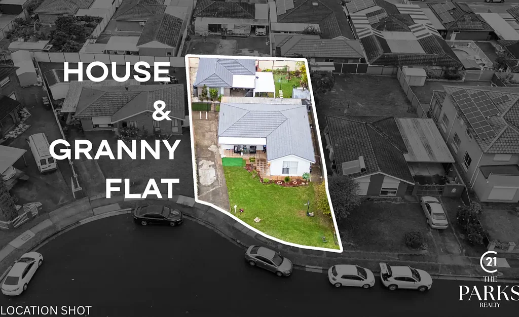 Bossley Park 5Zimmer 3 Bedroom Renovated home with 2 Bedroom Approved Granny Flat!