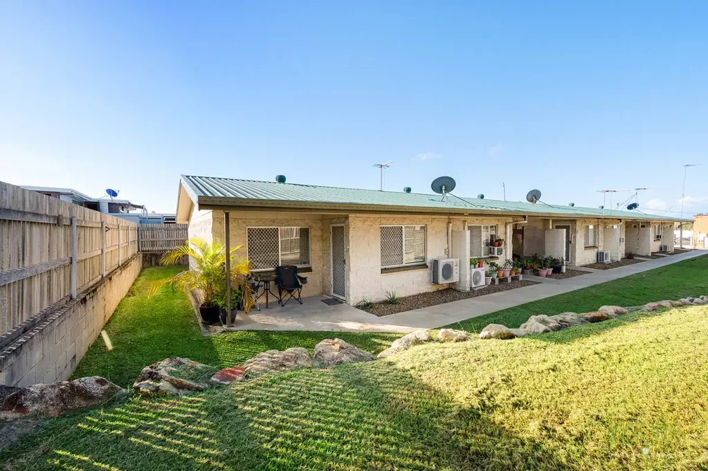 TWO BEDROOM UNIT IN GLADSTONE CENTRAL