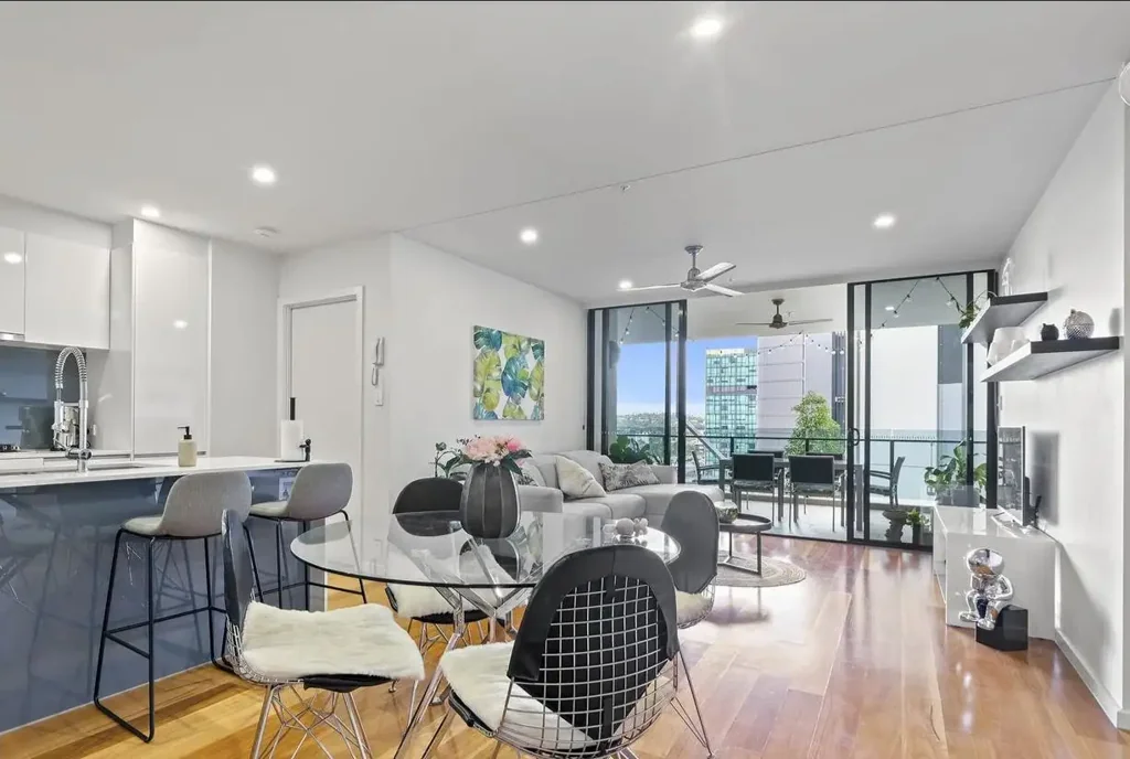 TWO BEDROOM FURNISHED APARTMENT AT CENTRA TOOWONG