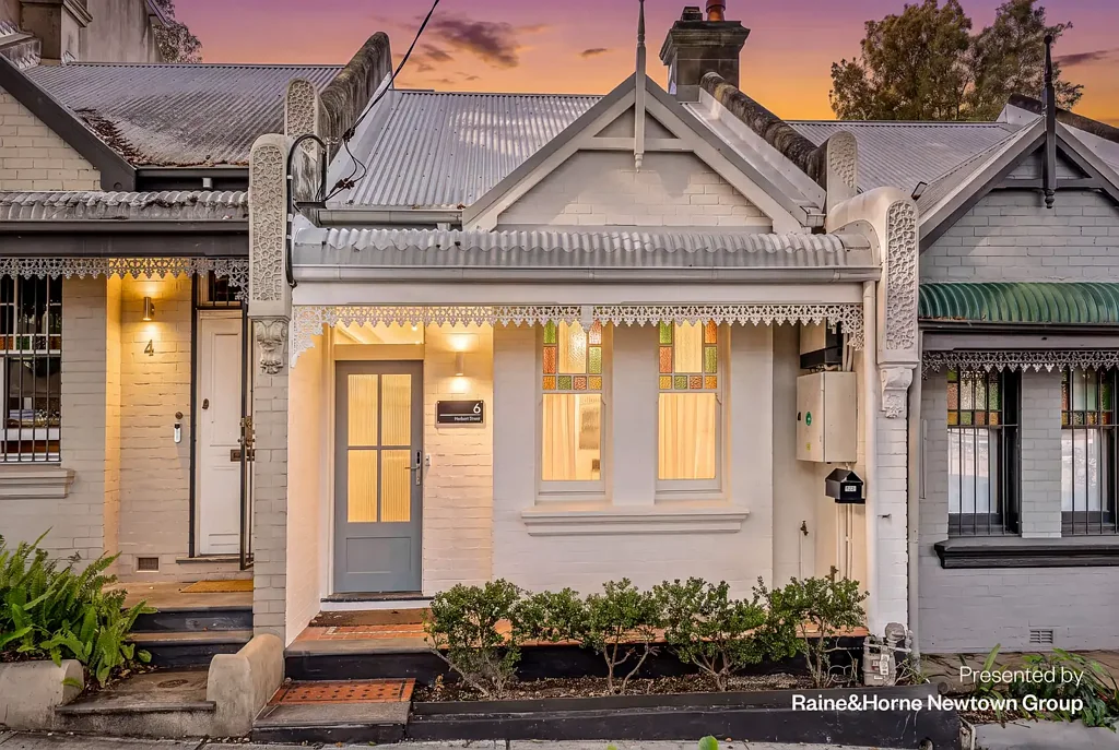 Renovated Three-Bedroom Terrace in the Heart of Newtown