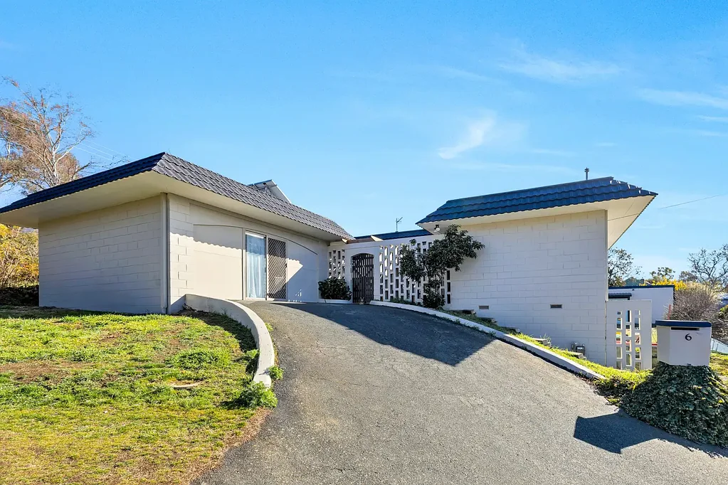 Cooma 4房  Fully Renovated Family Home with Space, Style & Sustainability