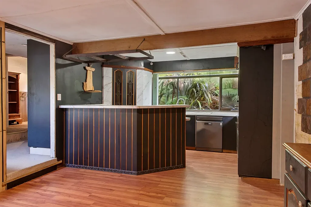Queenstown 4 Bedroom Quirky 4 Bedroom Home with Character & Space