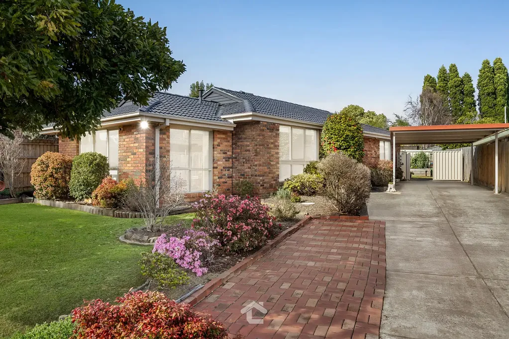 Wantirna South 3침실 One Owner Home Ready For Its Next Chapters