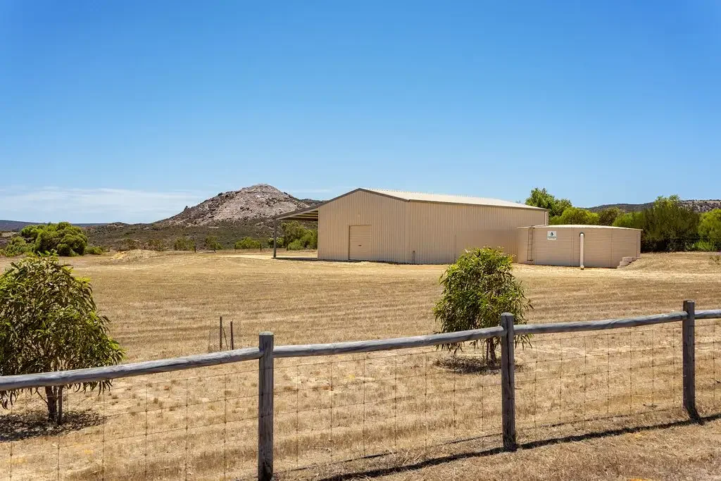 201 Eliza Shaw Drive, White Peak, WA 6532
