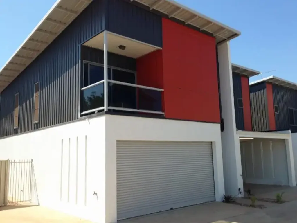 Sophisticated Living in the Heart of Johnston - Stylish Townhouse