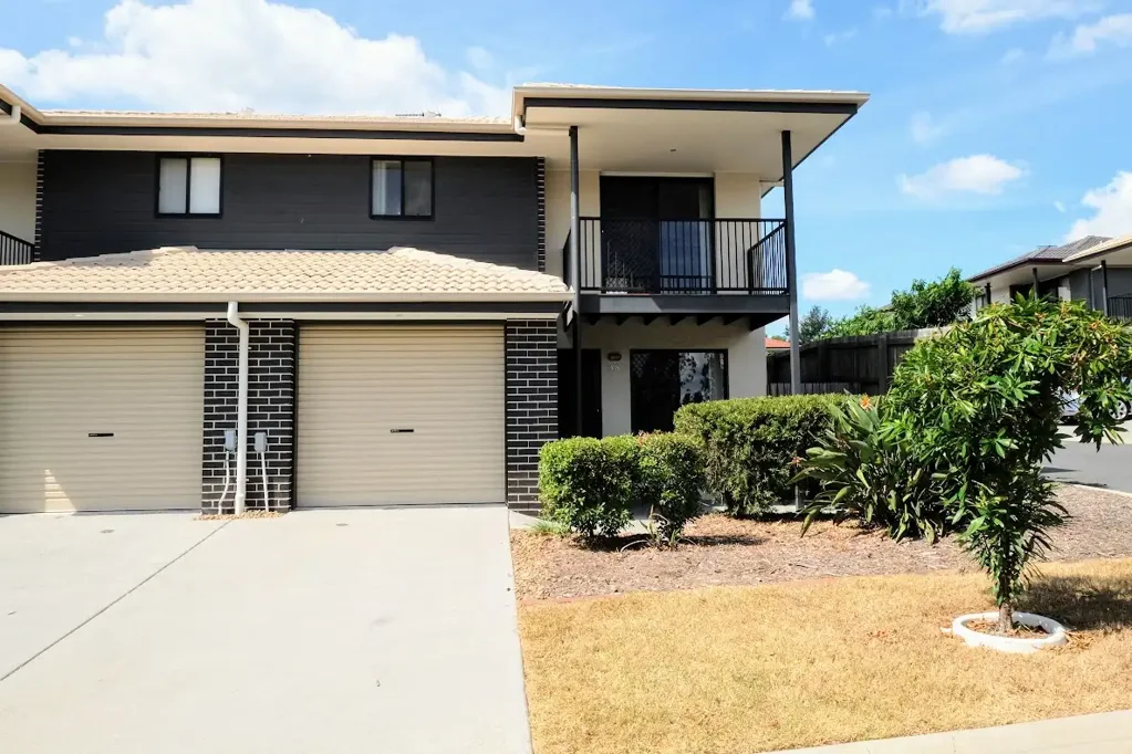 IMMACULATE AIR-CONDITIONED 3 BEDROOM TOWNHOUSE IN POPULAR, CENTRALLY LOCATED COMPLEX