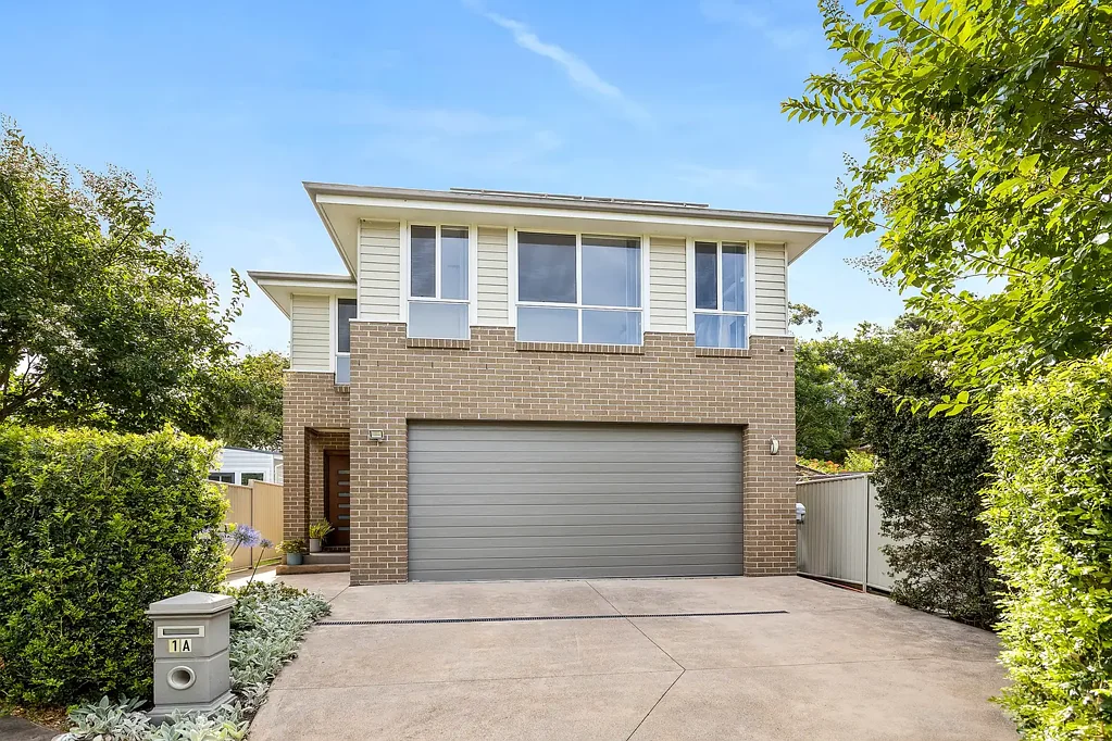 Gwynneville 4ਬੈੱਡਰੂਮ Sunlit Split-Level Haven in a Prime Coastal Locale