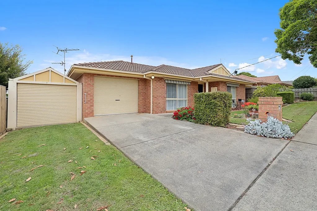 4 Floris Avenue, Drouin, VIC 3818