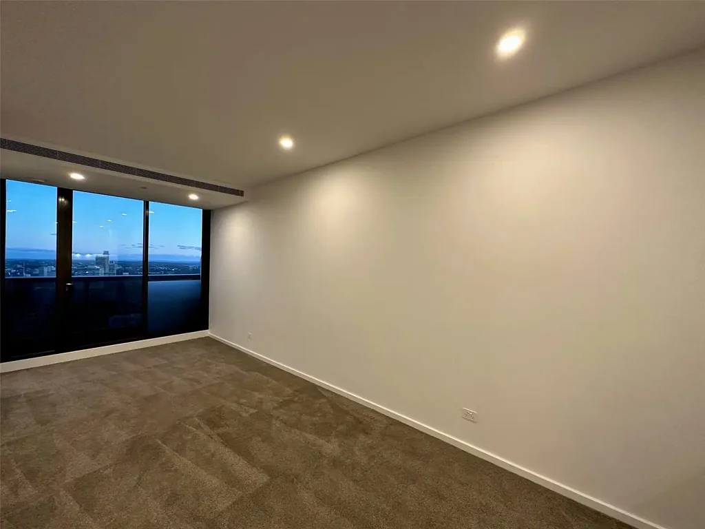 UNFURNISHED SPACIOUS ONE BEDROOM APARTMENT LOCATED IN HEART OF SOUTHBANK