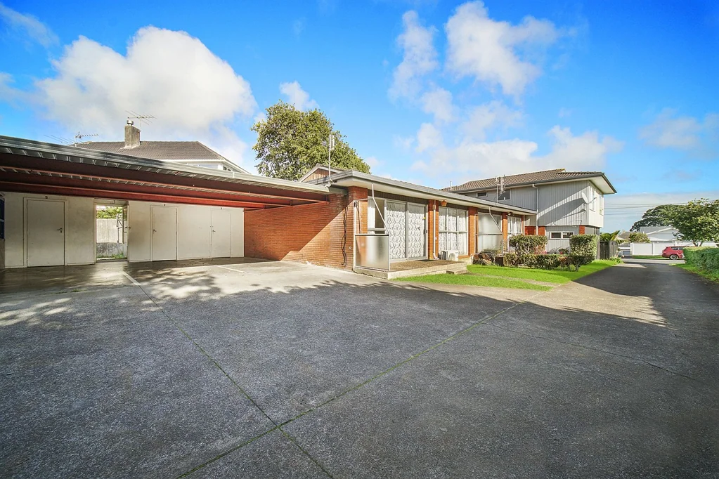 Sunny 2-Bedroom unit with off-street parking