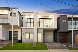 24 Carbethon Crescent, Beverly Hills