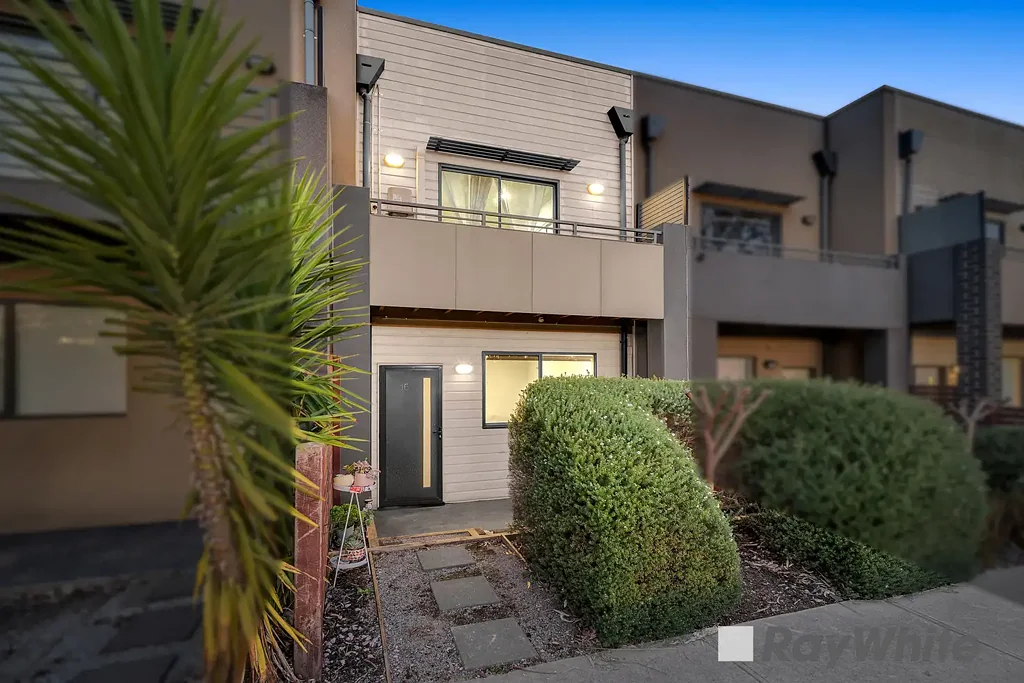 16 Demmie Mews, Lyndhurst, VIC 3975