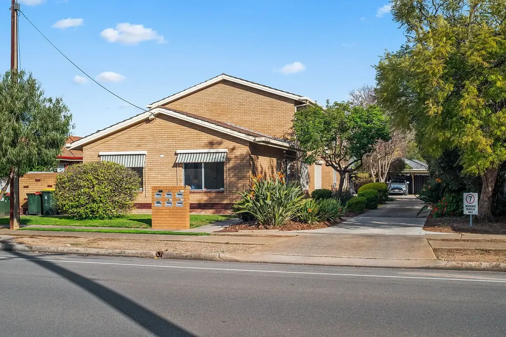 Mitchell Park 2房  Easy-Care Living in a Convenient Mitchell Park Setting.