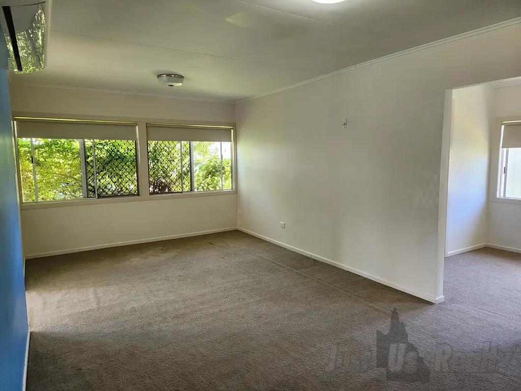 Bundaberg East 4房  Spacious, Private & Full of Potential – A Family Home with Room to Grow in Bundaberg East