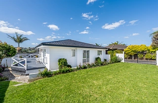 1/7 Tuscan Place, Half Moon Bay, Manukau City