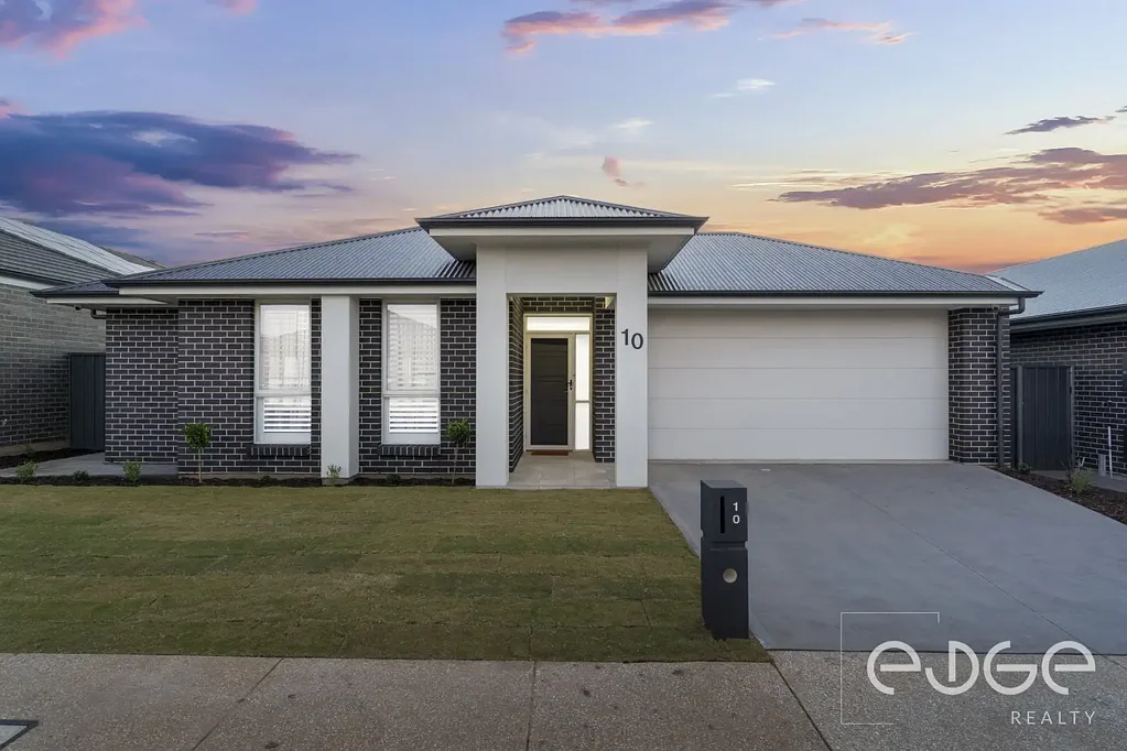 Riverlea Park 4 Bedroom Family Living at Its Finest!