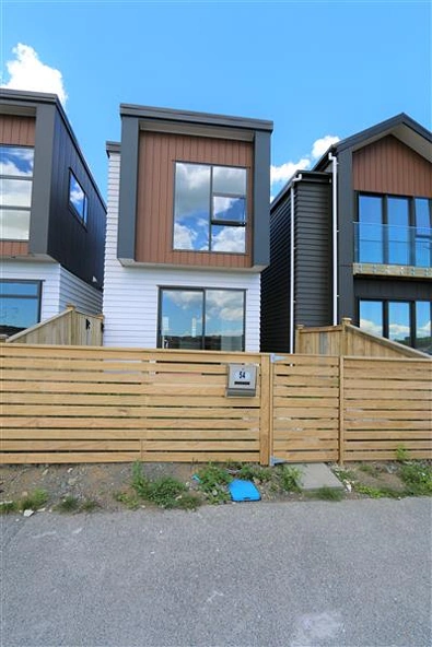 Modern Two-Level Townhouse 2020