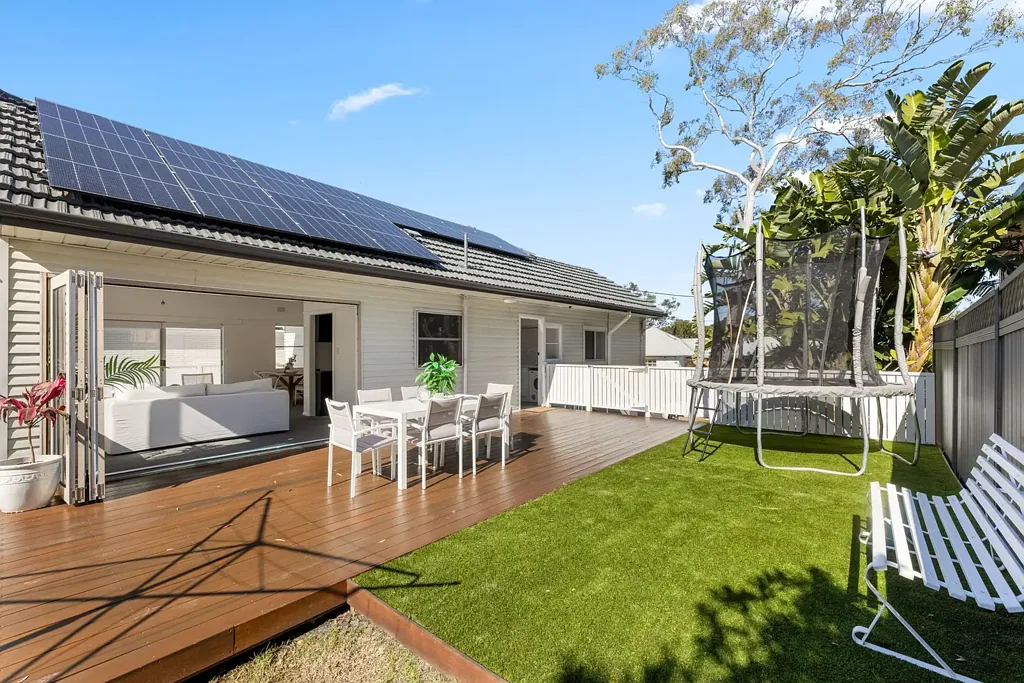 Caringbah South 3ਬੈੱਡਰੂਮ Sundrenched Family Haven with Views!