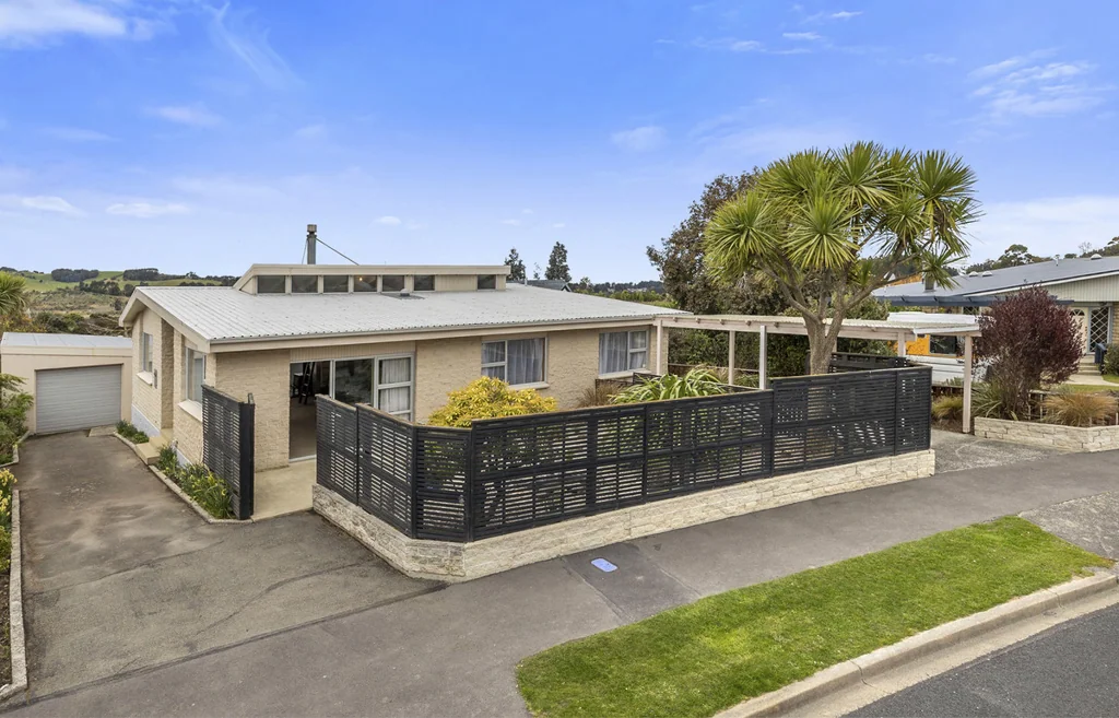Fairfield 3 Bedroom Fine Fairfield Family Home  One owner