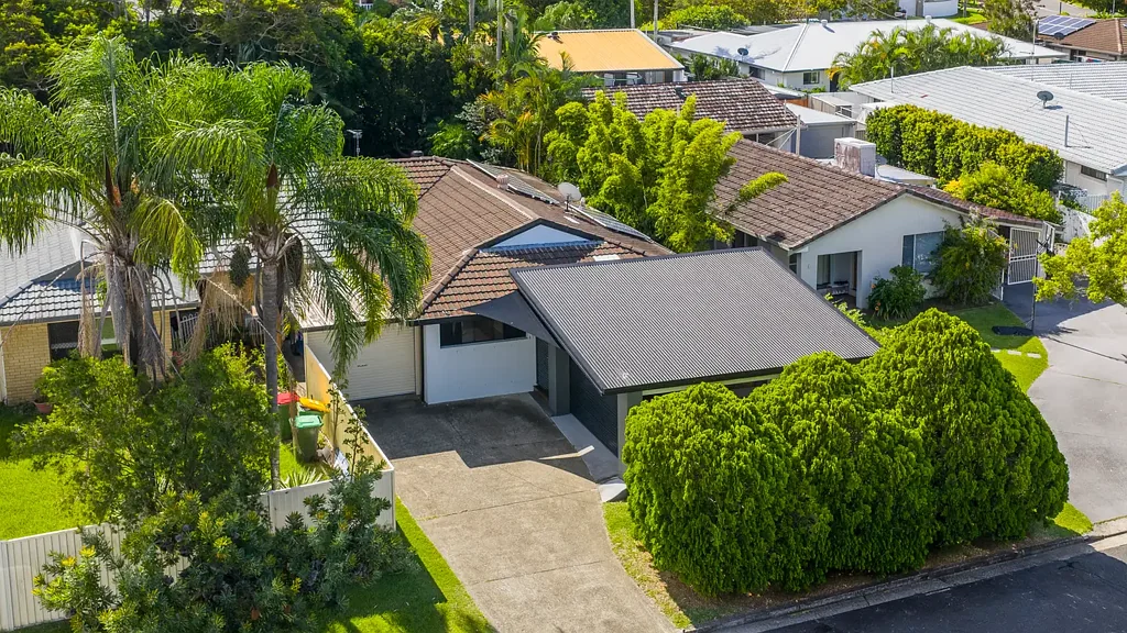 2/6 Russell Court, Miami, QLD 4220