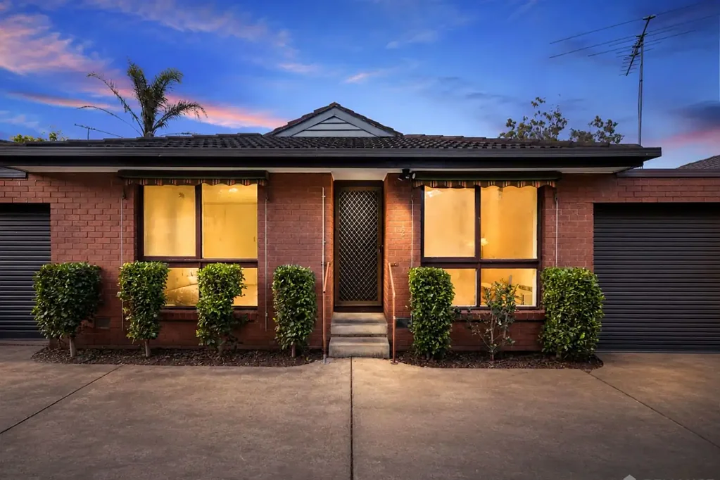 Werribee 2Phòng ngủ Comfortable Living with Outstanding Potential in a Prime Werribee Location