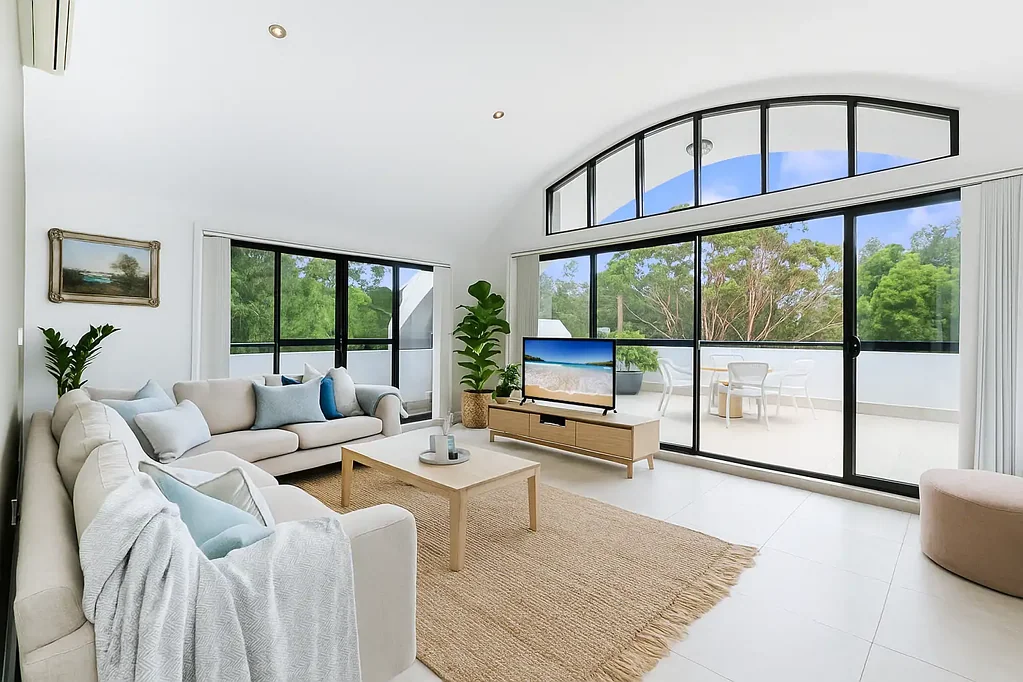 HUGE, STYLISH THREE BEDROOM PENTHOUSE!