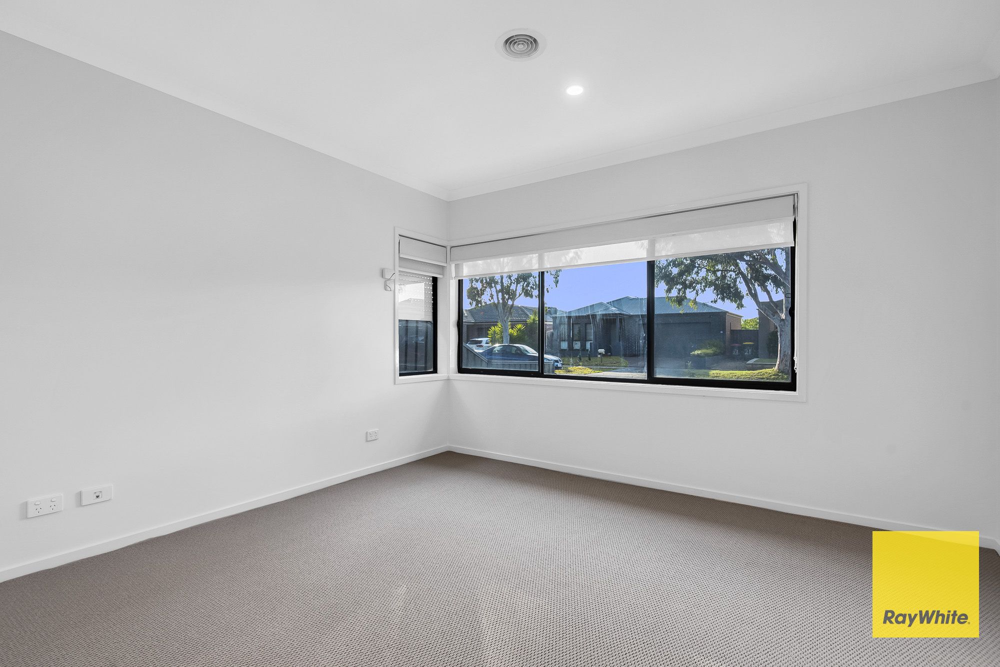 12 FINSBURY CR, MANOR LAKES VIC 3024, 0 Schlafzimmer, 0 Badezimmer, House