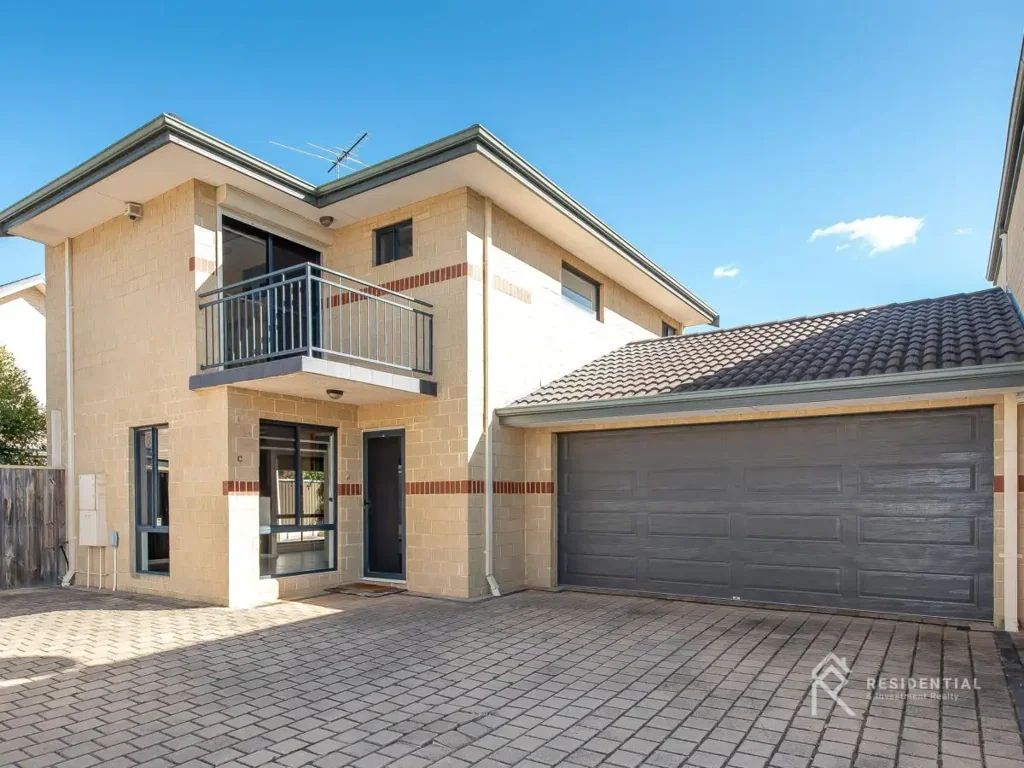 Spacious Private Townhouse
