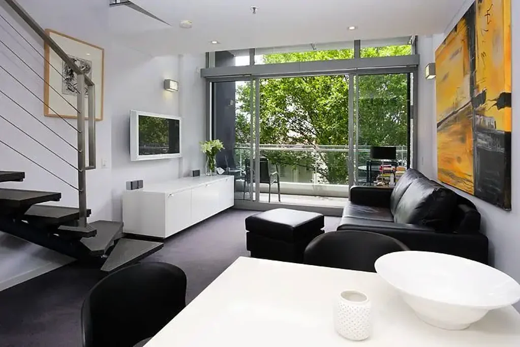 Stylish Split-Level Apartment in the Iconic Ikon Building
Prime Potts Point Location