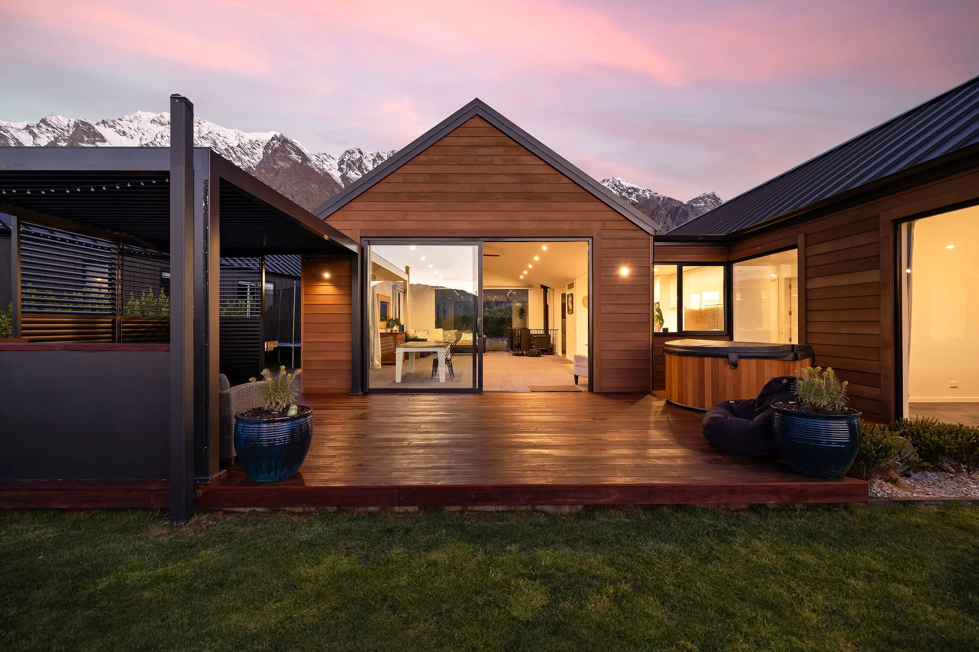 Jacks Point 4ਬੈੱਡਰੂਮ Contemporary comfort in coveted Jack’s Point