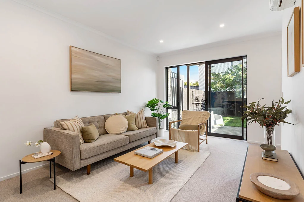Te Atatu Peninsula 2कमरा Affordability Meets Quality