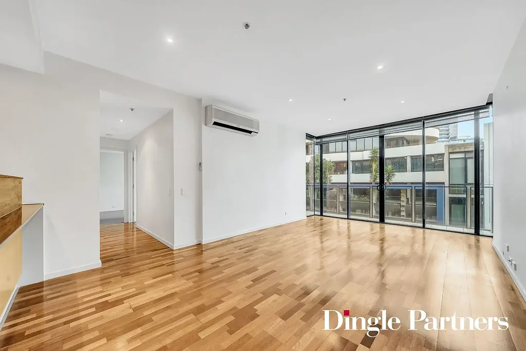 Unfurnished Two Bedroom Apartment In Docklands